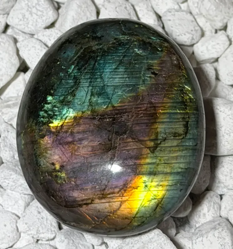 labradorit-auflagestein-edelstein-trommelstein-heilstein-seelensteinch